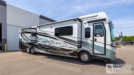 Similar Result : 2027 Fleetwood Discovery Lxe 44S Thumbnail