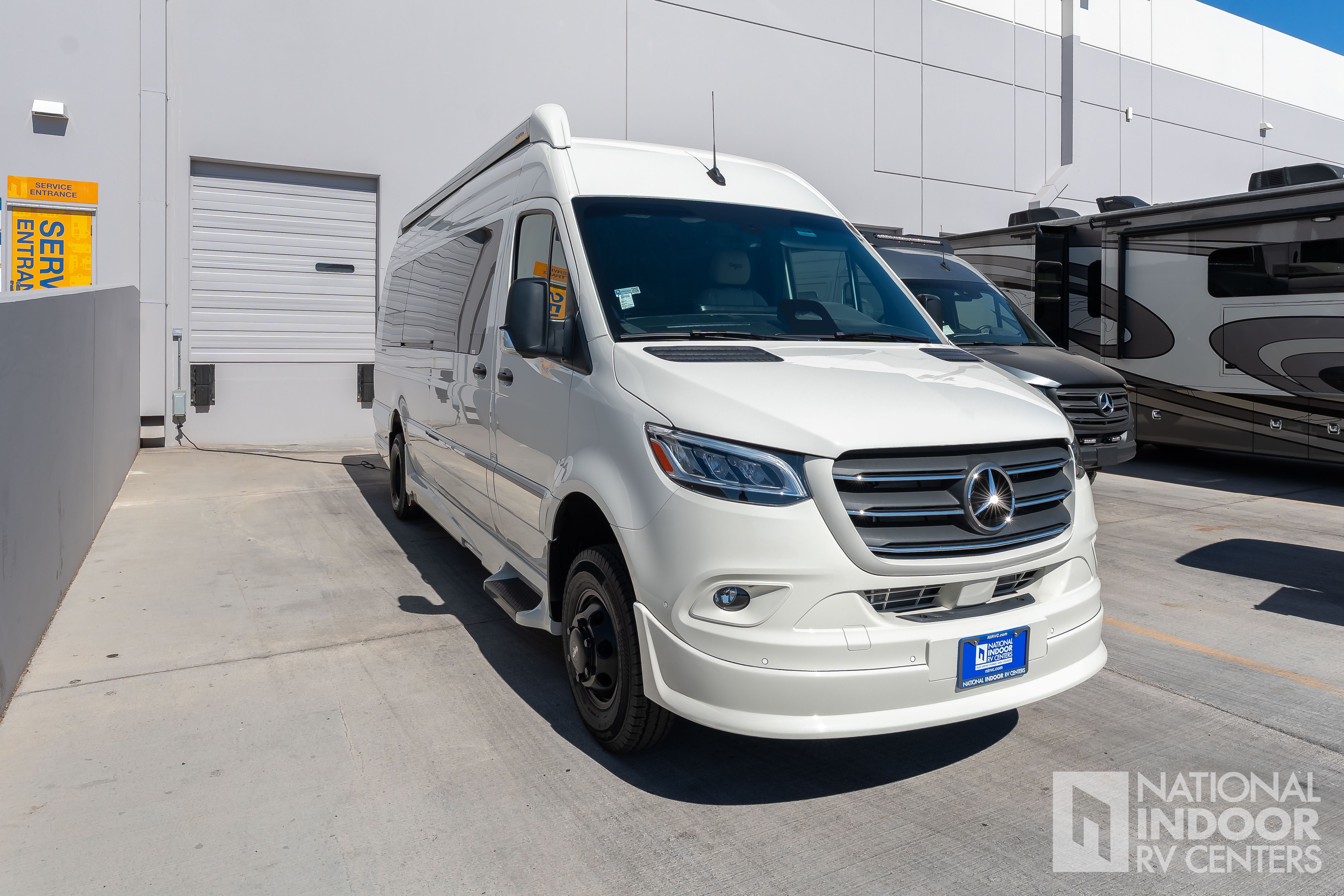 2027 Grech RV Strada-ion Lounge AWD Grey White