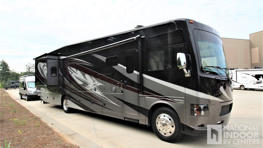 2018 Thor Motor Coach Outlaw