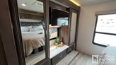 bottom-slider-img