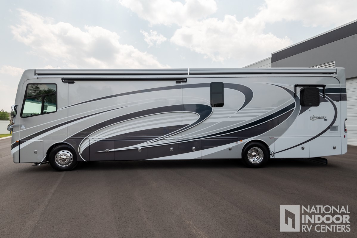 New 2024 Fleetwood Discovery Lxe Battlefield Signature 8402