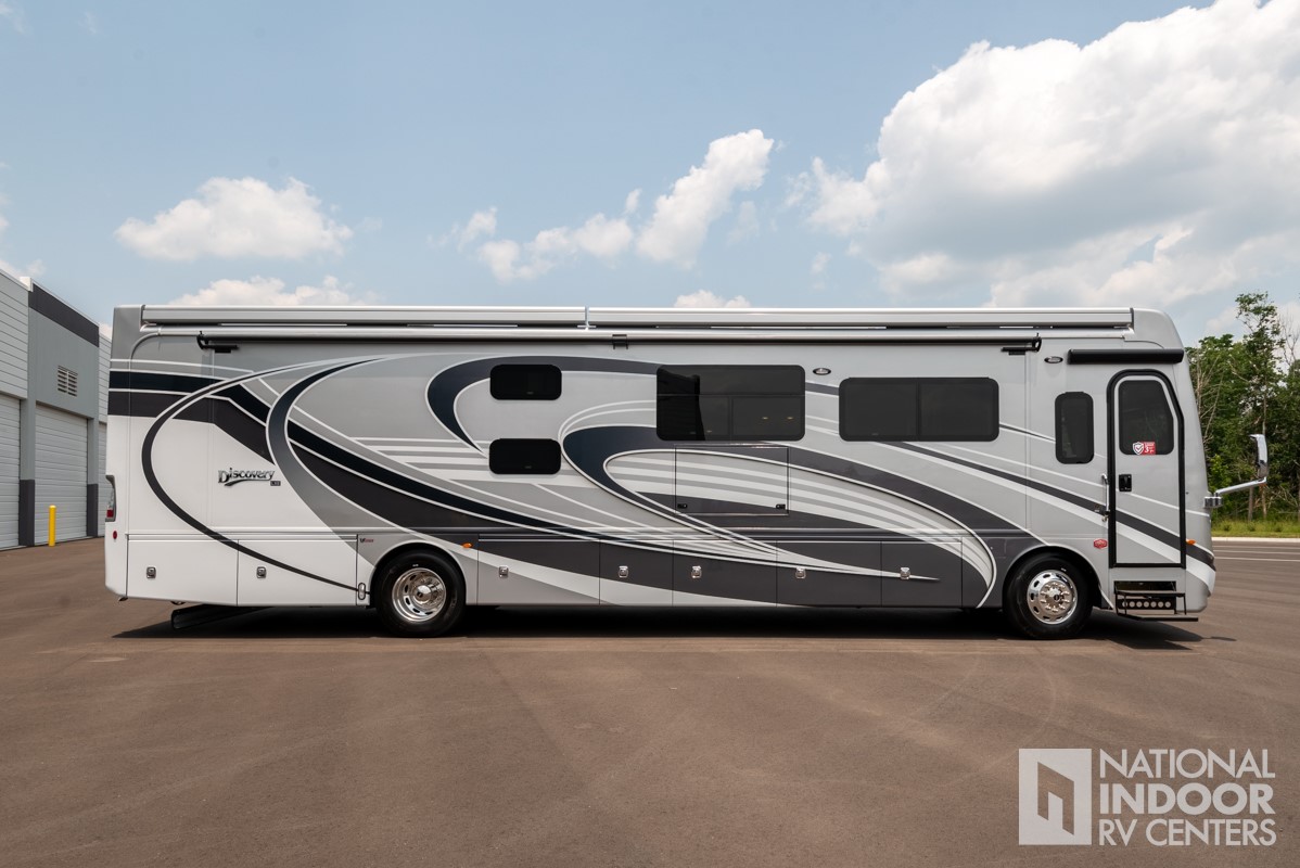 New 2024 Fleetwood Discovery Lxe Battlefield Signature 8402