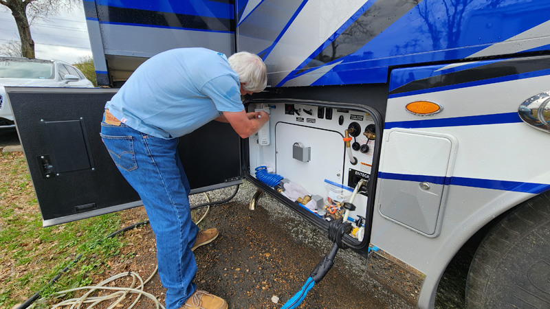 Easy Steps to Save Money While RVing